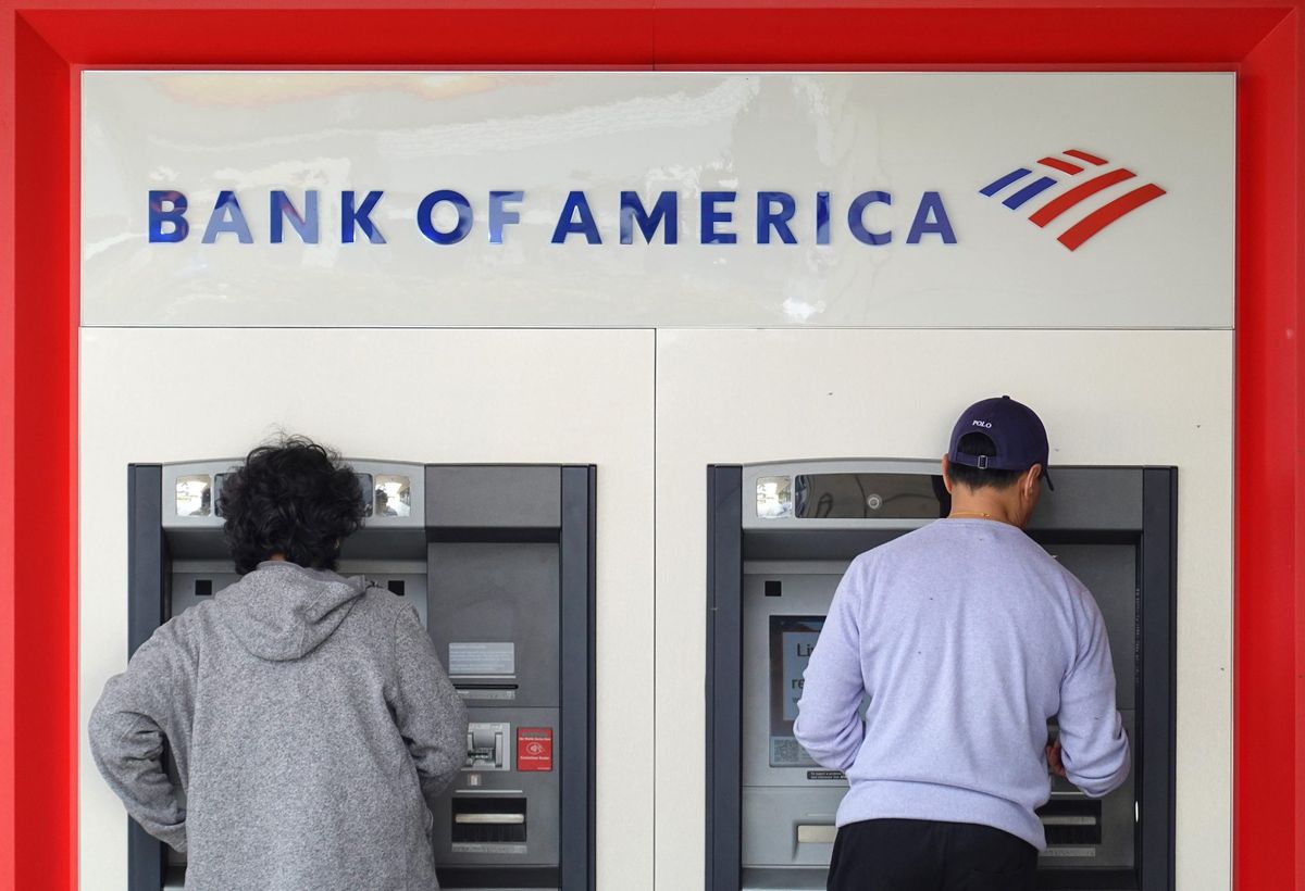 'Small percentage' of bank deposits have been delayed by a glitch since last week, creating chaos for paying mortgages and rent 1 8a5691d1 GettyImages 1554160189 e1699320407577