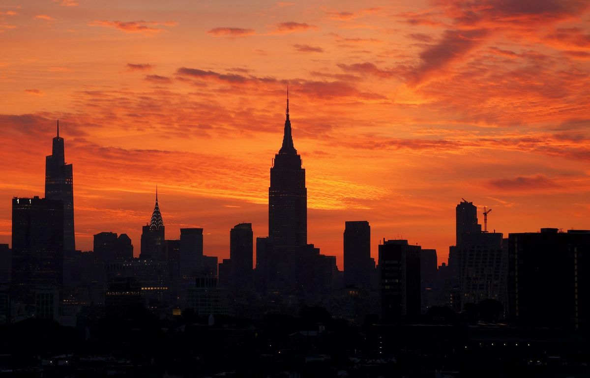 Sorry, California and New York: Your personal income fell for the first time since 2009 1 98e47314 GettyImages 1695903112 e1696029958503