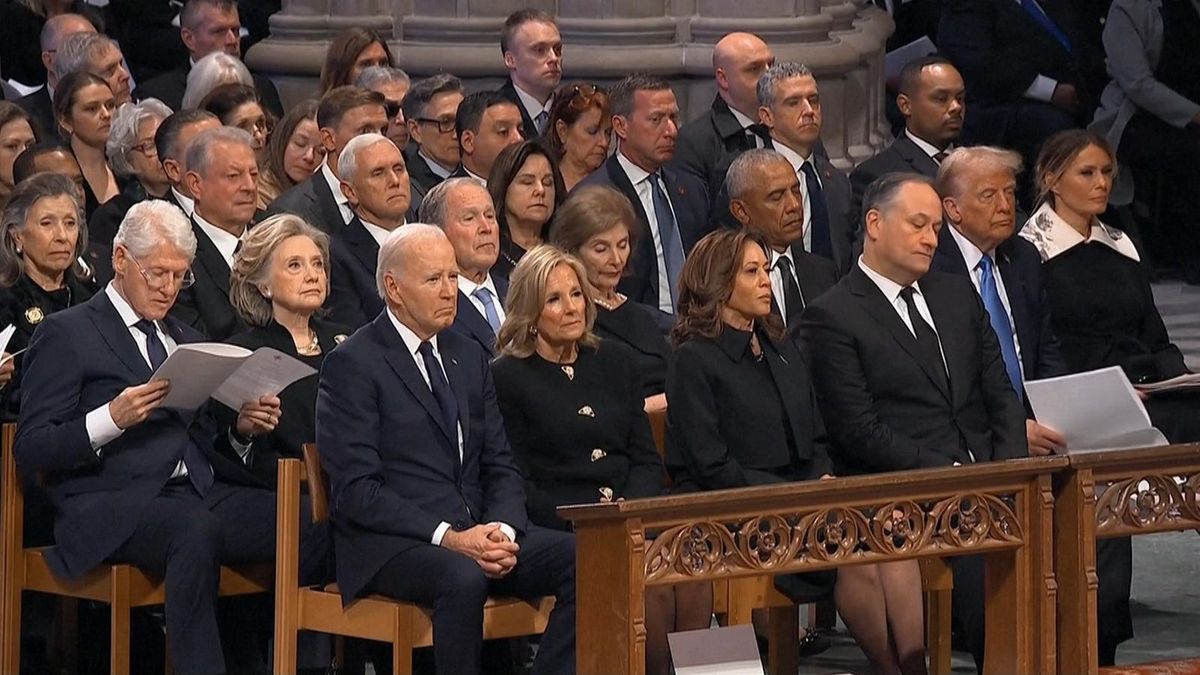 All five living US presidents unite at funeral of Jimmy Carter 1 7acac6e7 skynews donald trump jimmy carter 6795335