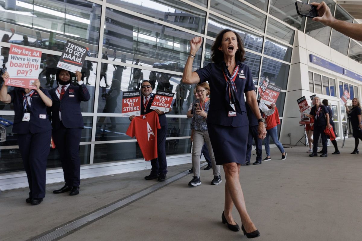 American Airlines flight attendants' starting salaries are just $27,000. But a new contract will put billions into compensation, union says 1 07c8daa0 GettyImages 1634654233 e1721489537438