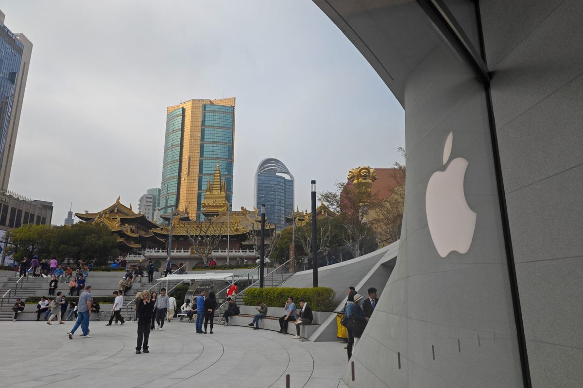 Apple removes Meta-owned WhatsApp and Threads from its China app store after Beijing deemed them national security risks 1 0b09028d GettyImages 2105321058 e1713500275223