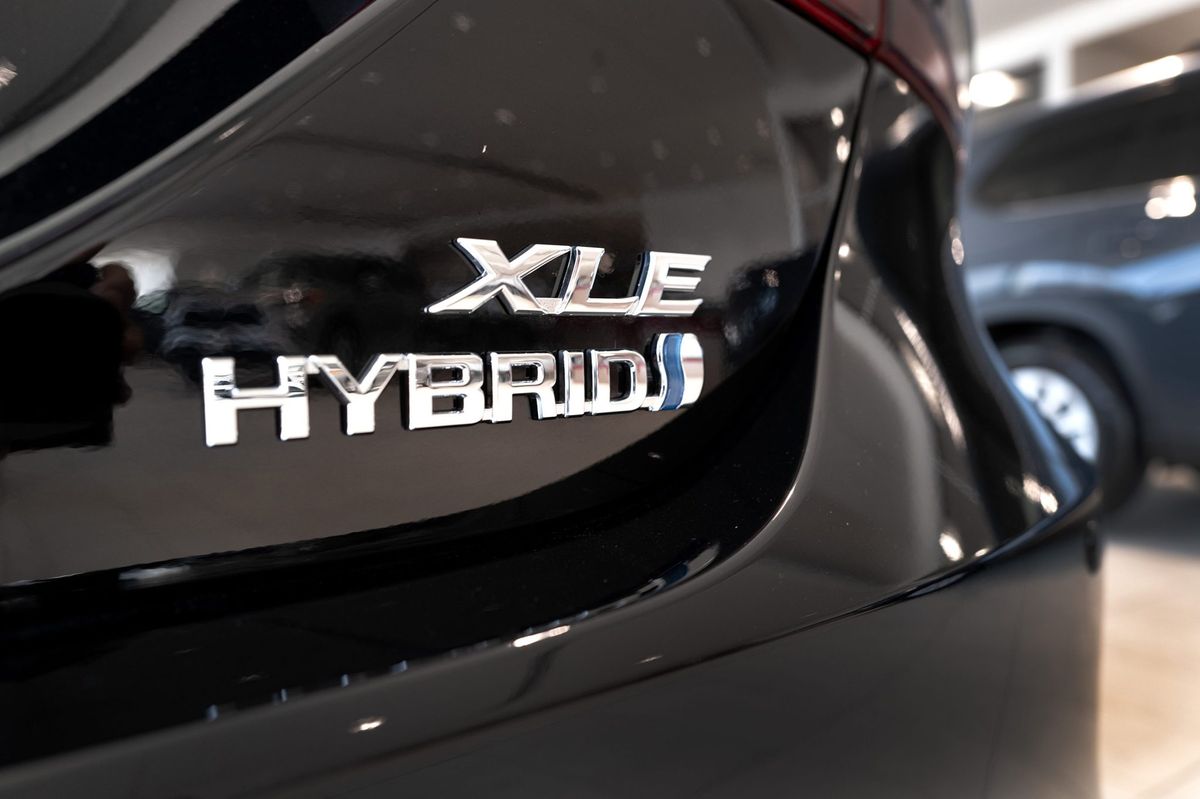 Electric vehicles are creating a ‘halo effect’ for hybrids—and losing prospective customers to them 1 1159c912 GettyImages 1990952189 e1711233992895