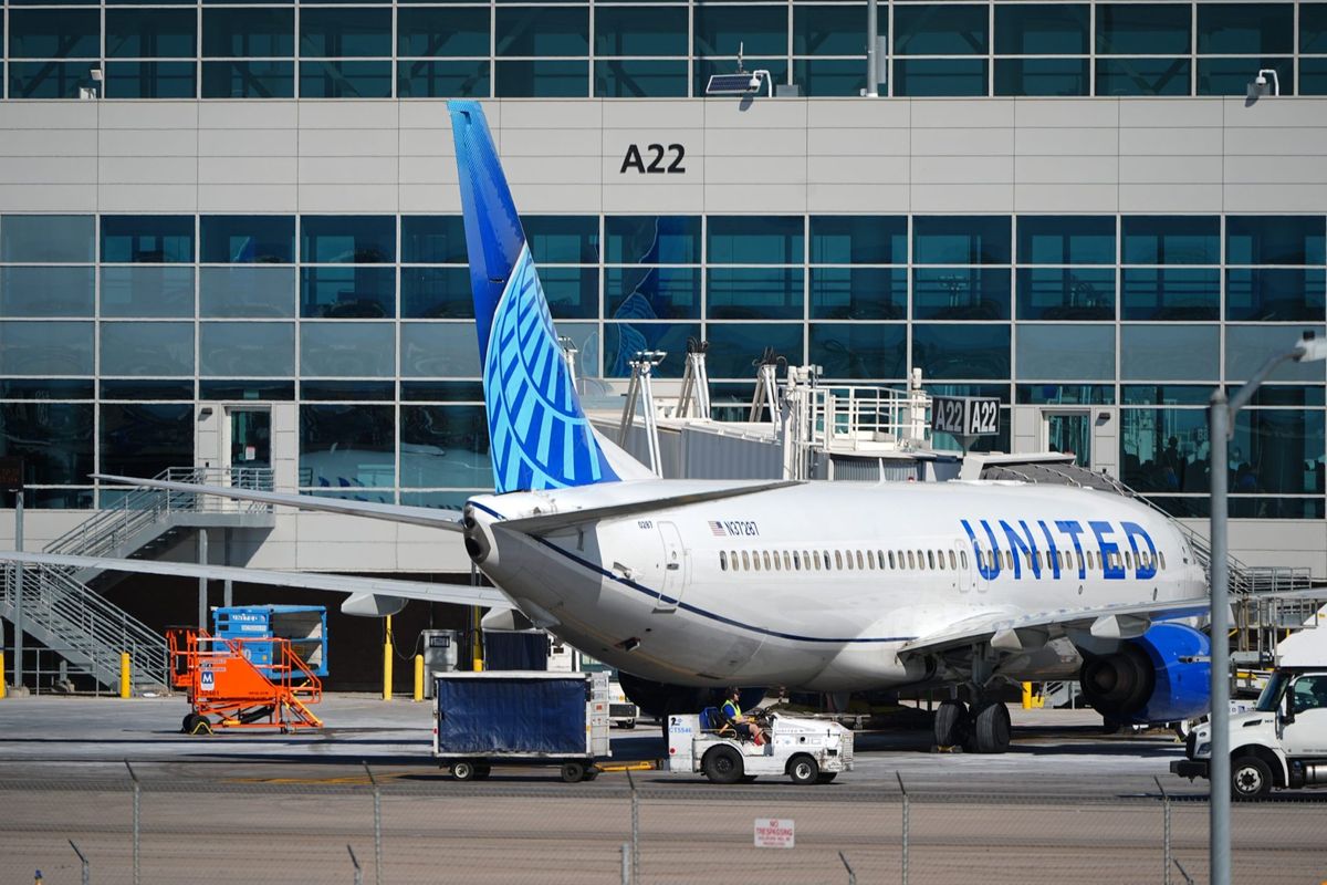 Checking a bag on United Airlines now costs $10 more as Iran war sends jet fuel costs up nearly 100% in major hubs | Fortune 1 24da2f28 AP26093617288592 e1775254916395