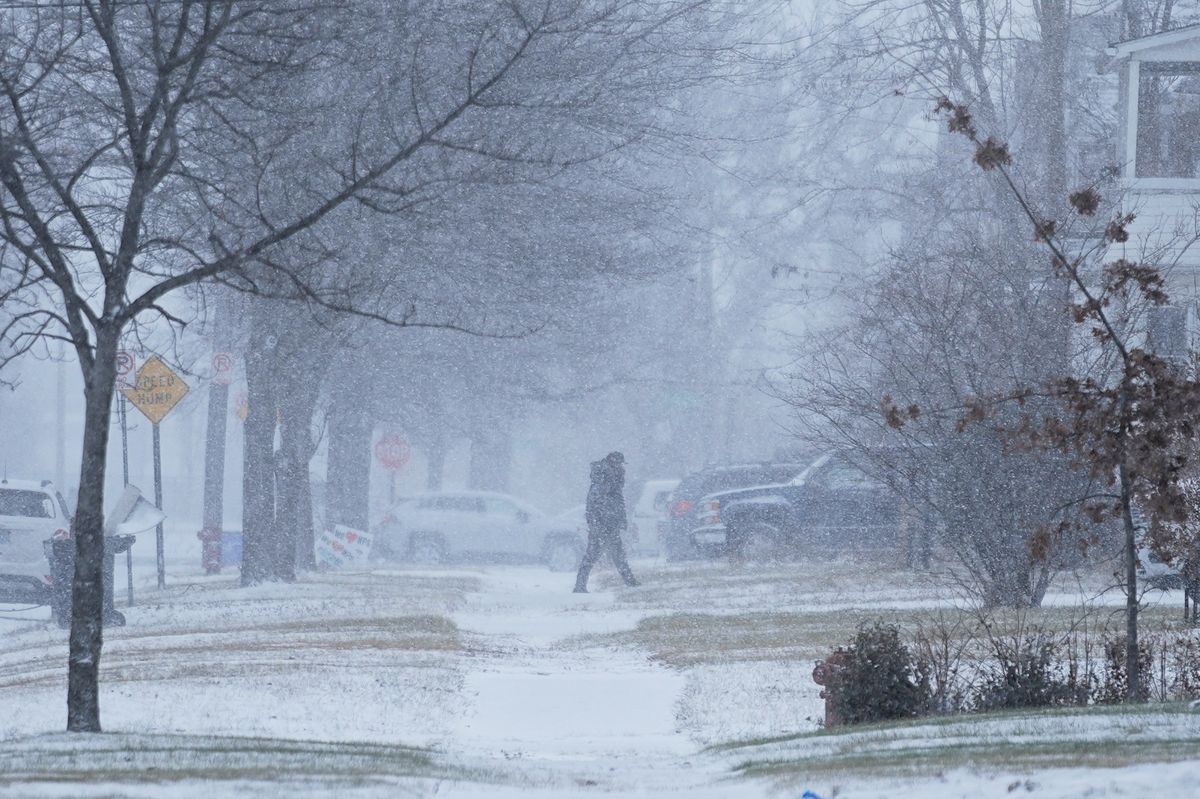 'I opened her door and the wind caught me, and I went flying': The U.S. Arctic air surge is sweeping northerners off their feet | Fortune 1 266e96e4 AP25363820758754