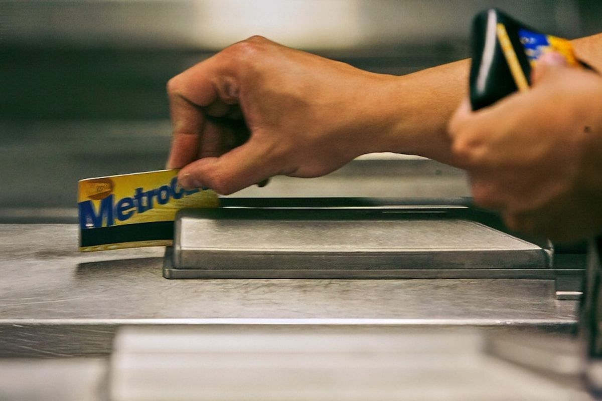 The retirement of this notoriously finicky card marks the end of an era for one of the world’s oldest and largest transit systems | Fortune 1 2ff5f111 AP25338659588165 e1766937191982