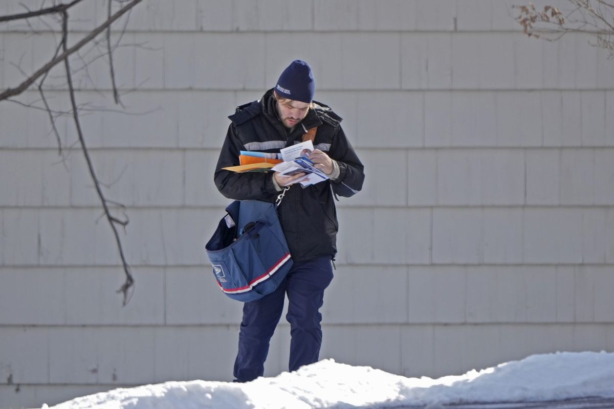 Elon Musk and Donald Trump want to privatize the U.S. Postal Service after years of billion-dollar losses. Unions say it’s a ‘terrible idea’ 1 3ef21be5 AP25084441312741 e1742940921230