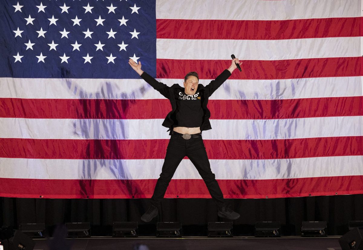 Elon Musk spent millions bolstering Trump, but the president ‘goes through people like tissues,’ says Kara Swisher 1 44c96e0b GettyImages 2178455430 e1731445947354