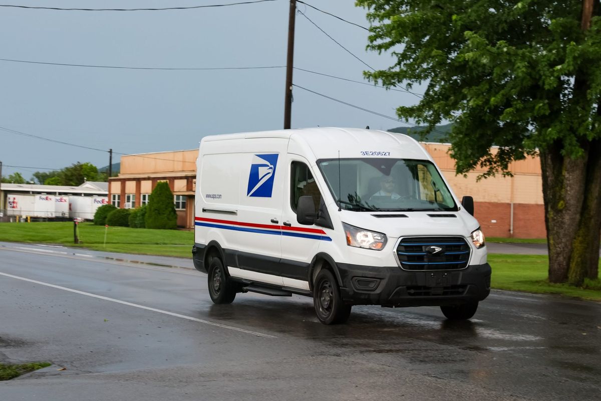 Here's how much the USPS will raise prices this holiday season 1 569bf361 GettyImages 2221925785 e1754927927410