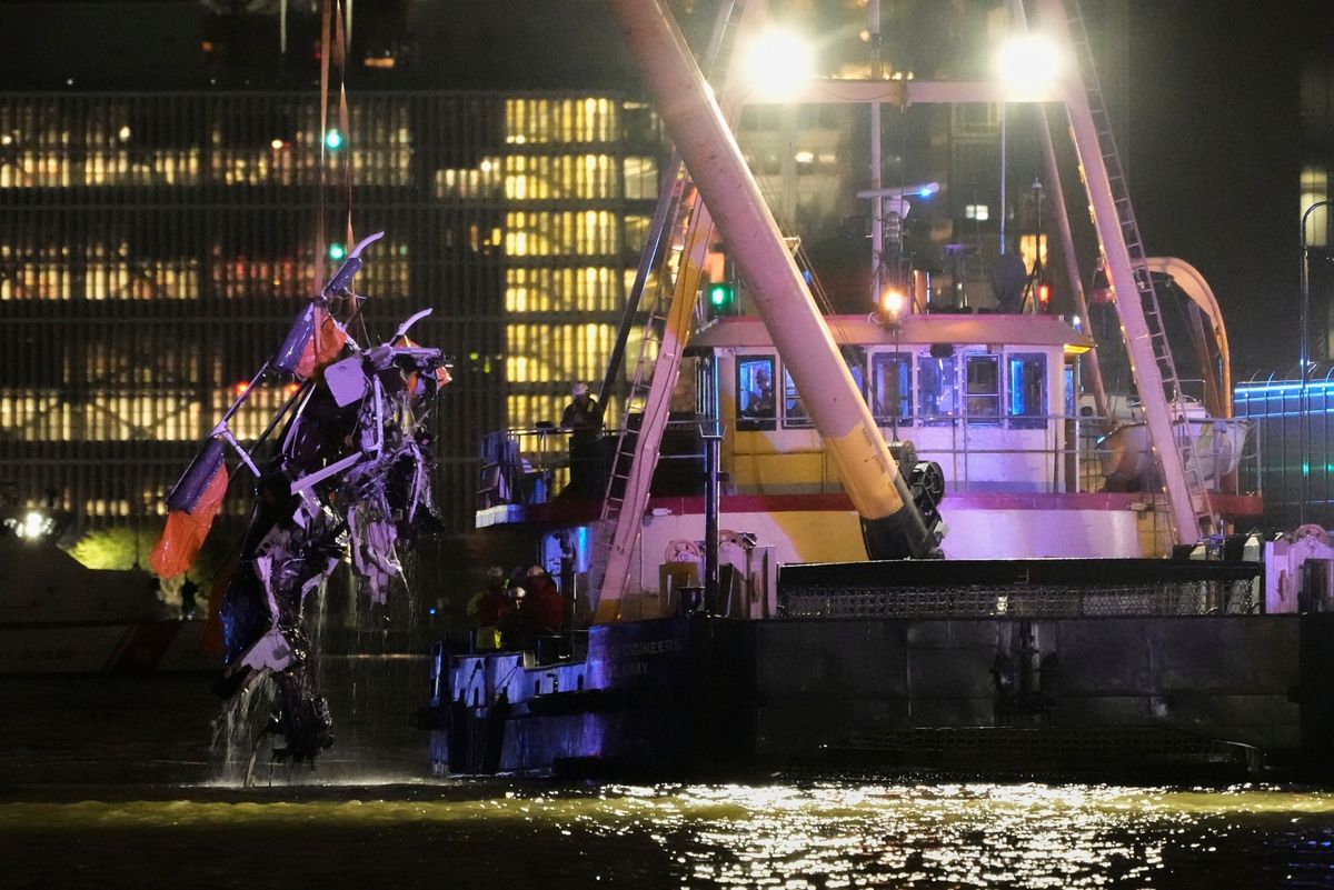 The helicopter company in the deadly NYC crash that killed an executive and his whole family recently emerged from bankruptcy and already faces a $1.4 million lawsuit 1 6c954679 AP25101019560742