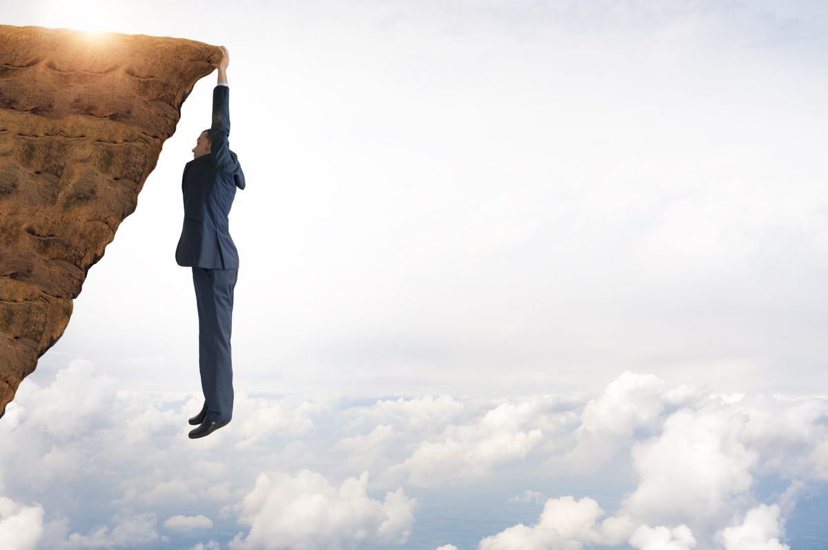 Top economist warns the U.S. is 'on the precipice of recession' — and it will be hard for the Fed to come to the rescue 1 81500e2e GettyImages 547139398 e1754235083729