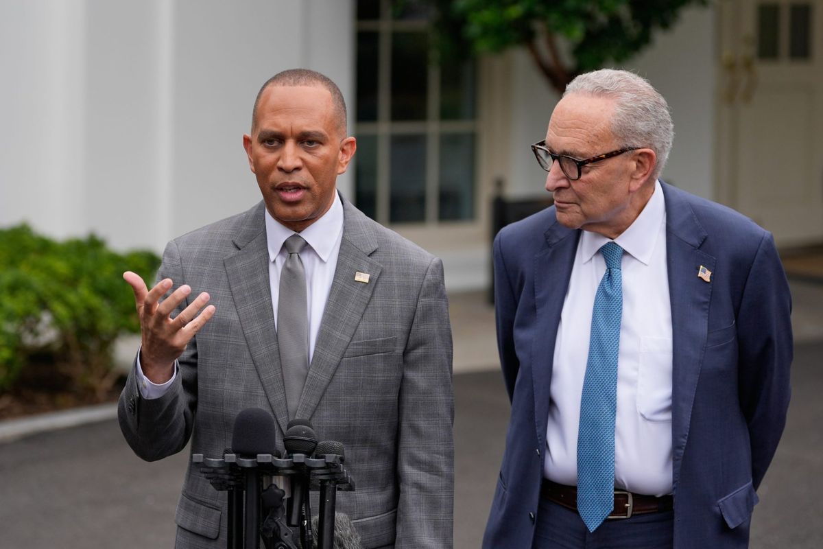 During a White House meeting, Hakeem Jeffries spotted a 'Trump 2028' hat and asked JD Vance 'Hey, bro, you got a problem with this?' | Fortune 1 91619b36 AP25272746982250 e1759618806112