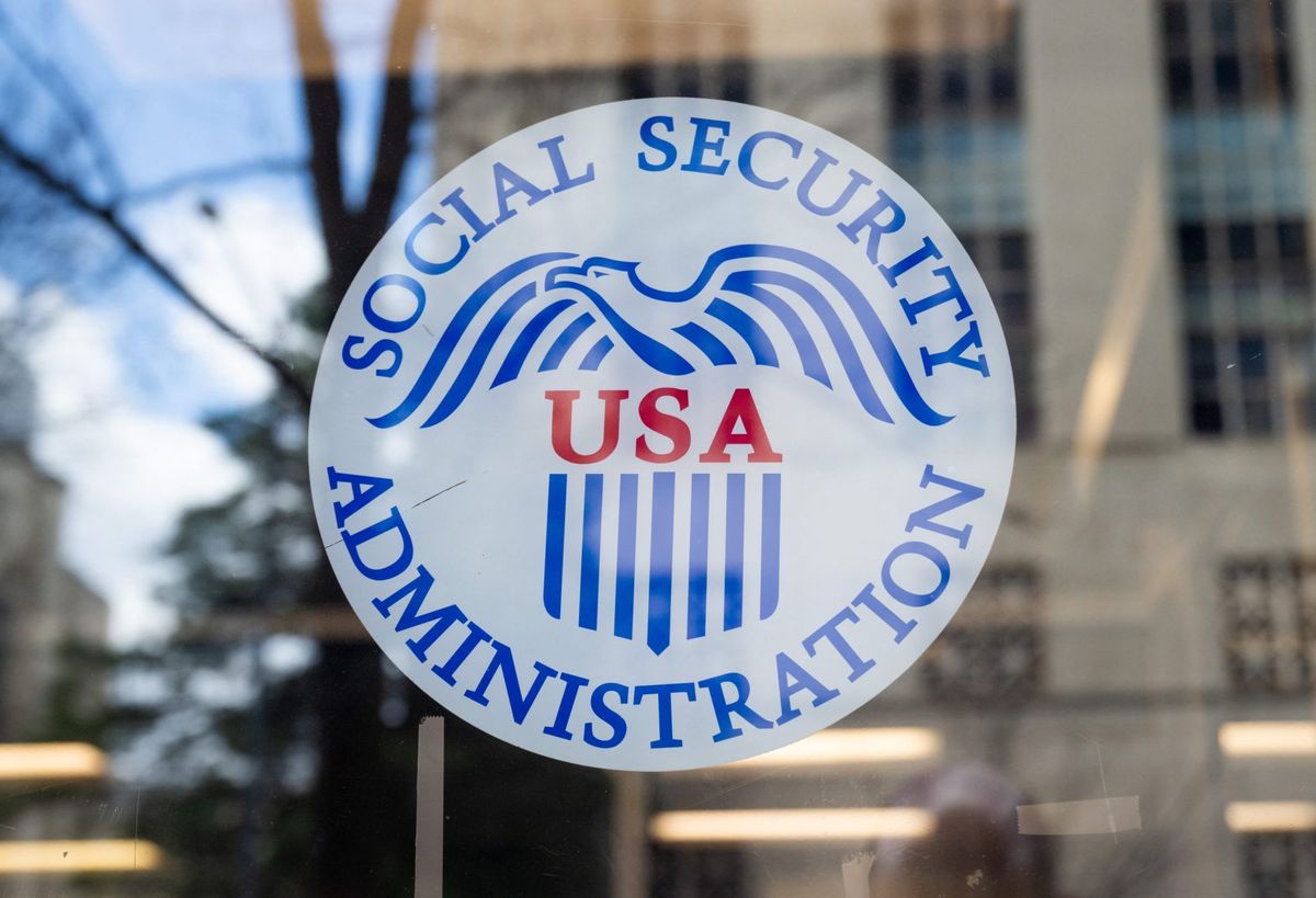 Social Security website crashes as agency pushes users online 1 927d04b6 GettyImages 2206443388 053b98 e1743462357569