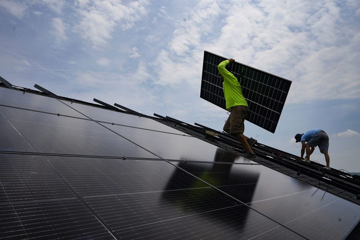 Senate GOP would gut EV incentives and provisions to move U.S. away from fossil fuels 1 9881d9a7 AP25168610505534 e1750245683432