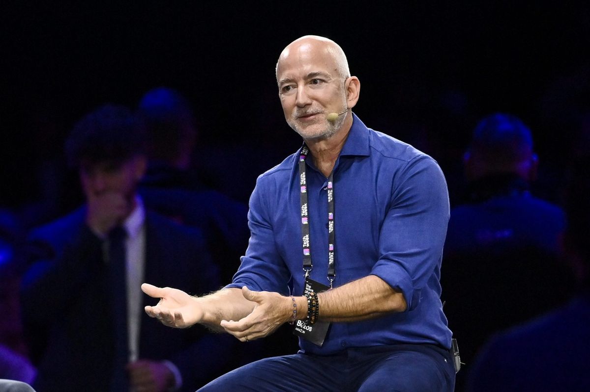 Jeff Bezos tells Gen Z entrepreneurs to gain work experience before launching new companies: 'I started Amazon when I was 30' | Fortune 1 b70f549f GettyImages 2238966987 e1759765973955