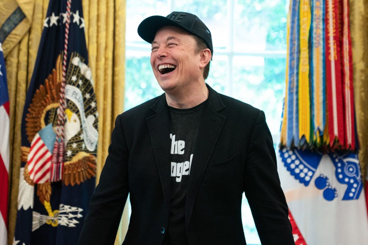 Elon Musk revives billionaire beef with Bill Gates, says he better exit his 'crazy short' against Tesla soon or else add to his $1.5 billion in losses | Fortune 1 b7c5fca0 GettyImages 2217113797 e1763409514196