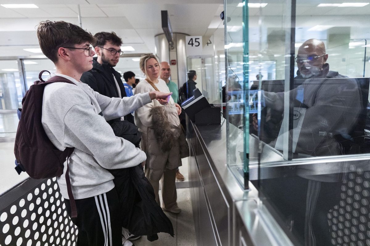 U.S. Customs and Border Protection is expanding screening tech to keep up with ever-growing post-pandemic flood of passengers 1 c9261e1f AP24094058526557 e1712140859679