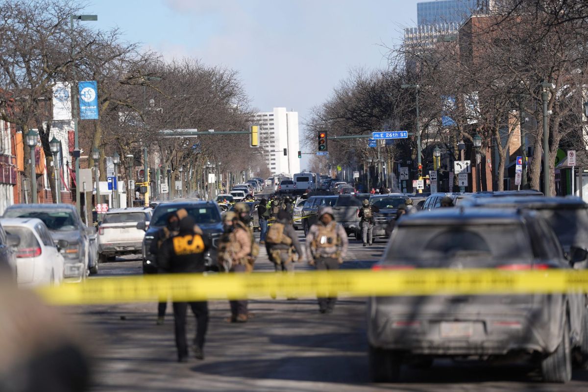 Federal agents shoot another person in Minneapolis, Walz says. One officer tells bystanders 'Boo hoo' | Fortune 1 da32994f AP26024593977796 e1769272639158