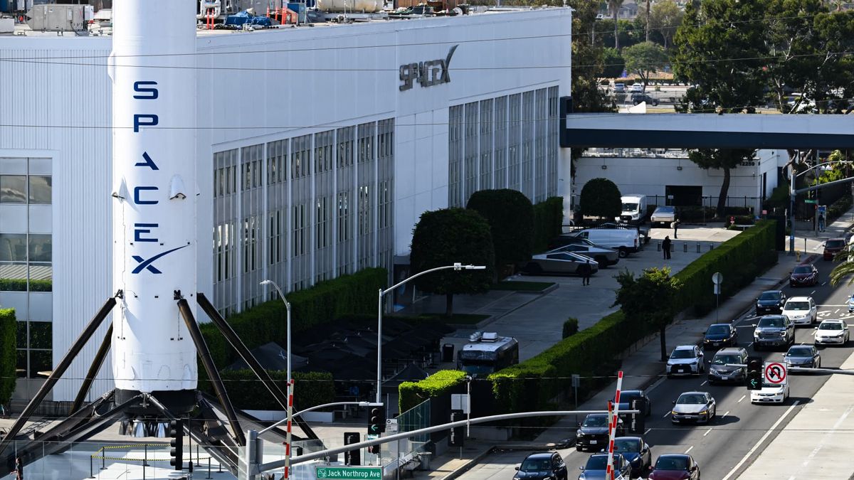 Jim Cramer says SpaceX investors aren’t buying earnings — they’re buying Elon Musk