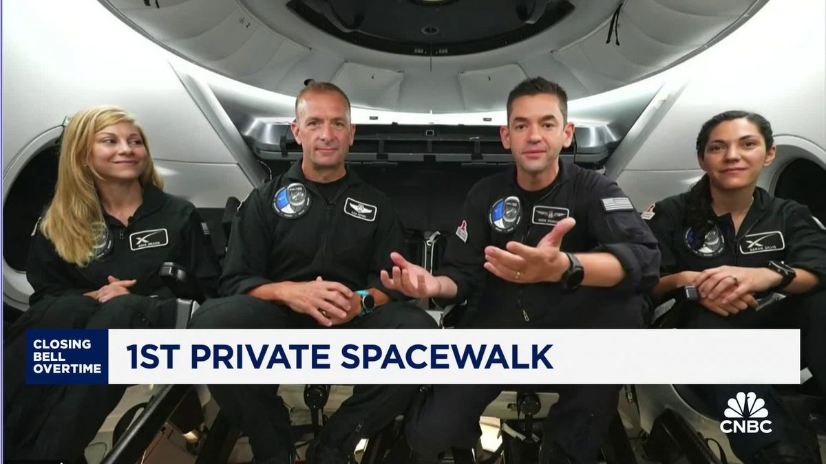 The first SpaceX spacewalk: What the Polaris Dawn commander says about the bold upcoming mission 1 First private spacewalk crew talk countdown to historic mission