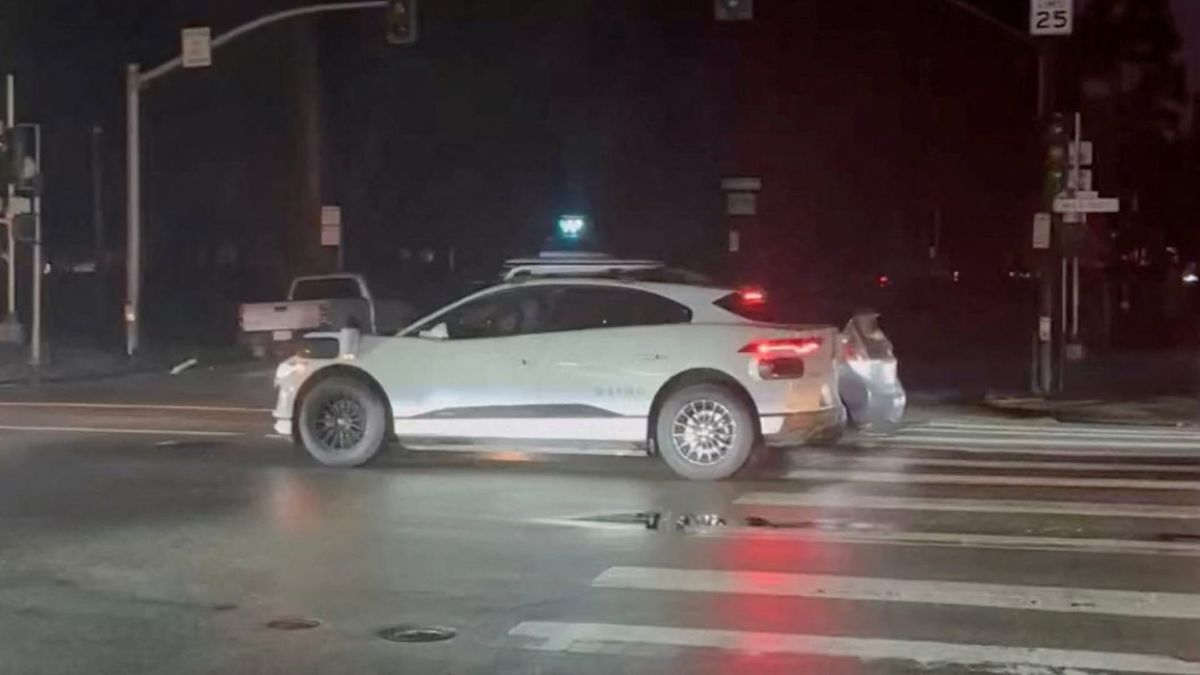 Waymo will update driverless fleet after San Francisco blackout to improve navigation during outages