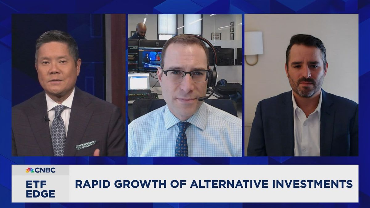 'VOO and chill:' Why this popular investment strategy may be losing its appeal — even with stocks at all-time highs 1 ETF investors eye small caps and international as they seek rebalancing, says Strategas senior ETF strategist