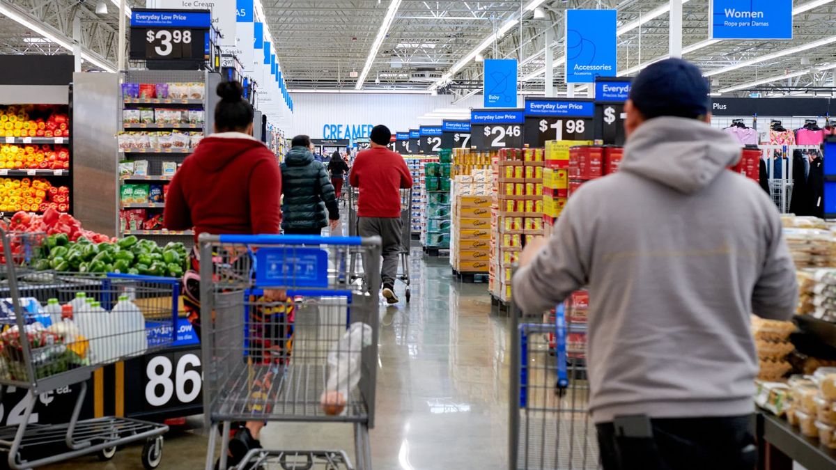 Affluent consumers are creating a ‘bubble’ at Walmart, warns retailer’s former U.S. CEO Bill Simon Affluent consumers are creating a ‘bubble’ at Walmart, warns retailer’s former U.S. CEO Bill Simon
