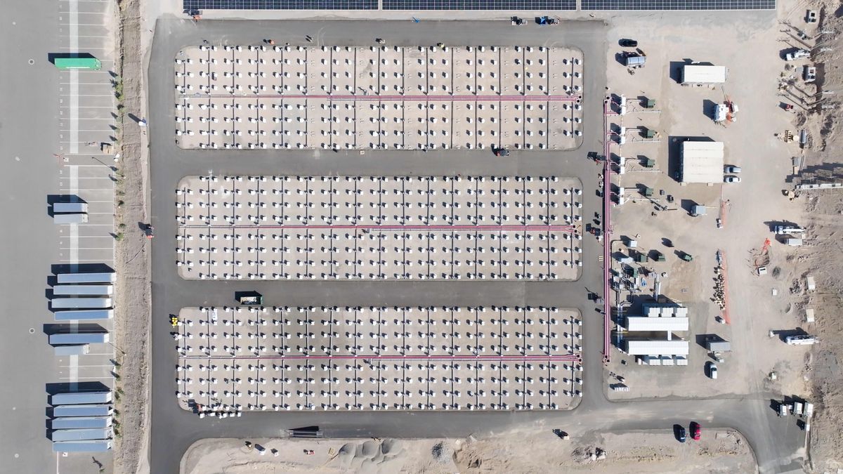 EV sales soar as Trump axes $7,500 tax credit: 'People are rushing out' to buy, analyst says 1 How used EV batteries are being used to power AI data centers