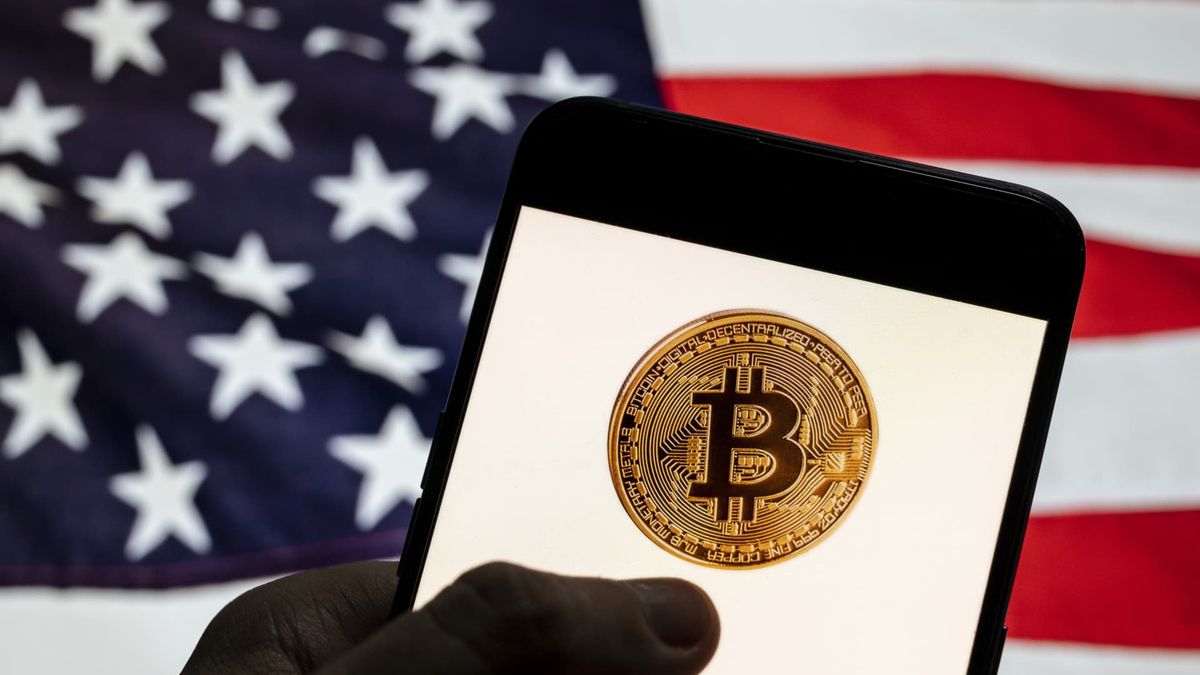 Bitcoin hits ,000 for the first time as crypto traders bask in Trump election victory Bitcoin hits ,000 for the first time as crypto traders bask in Trump election victory