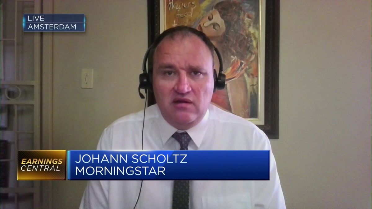 UBS beats earnings expectations, announces up to $1 billion share buyback 2 2024 could be a more challenging year for UBS 'from a revenue perspective': Analyst