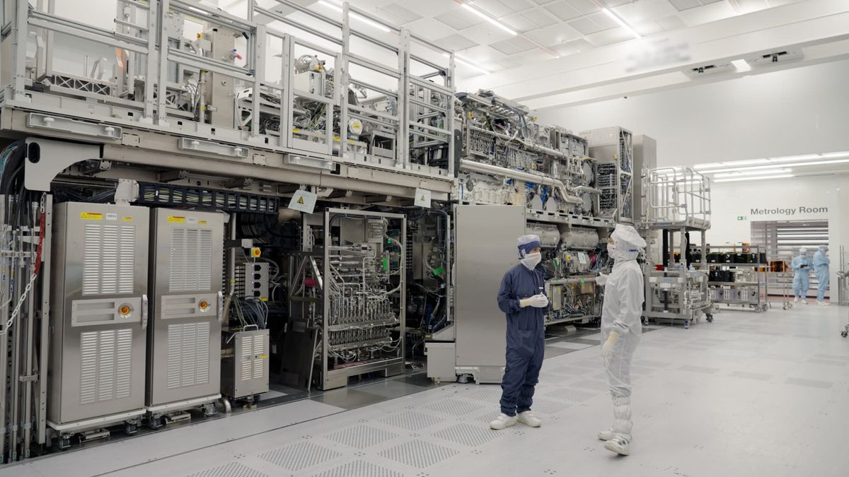 Chip giant ASML posts record orders and upbeat 2026 guidance as AI boom continues