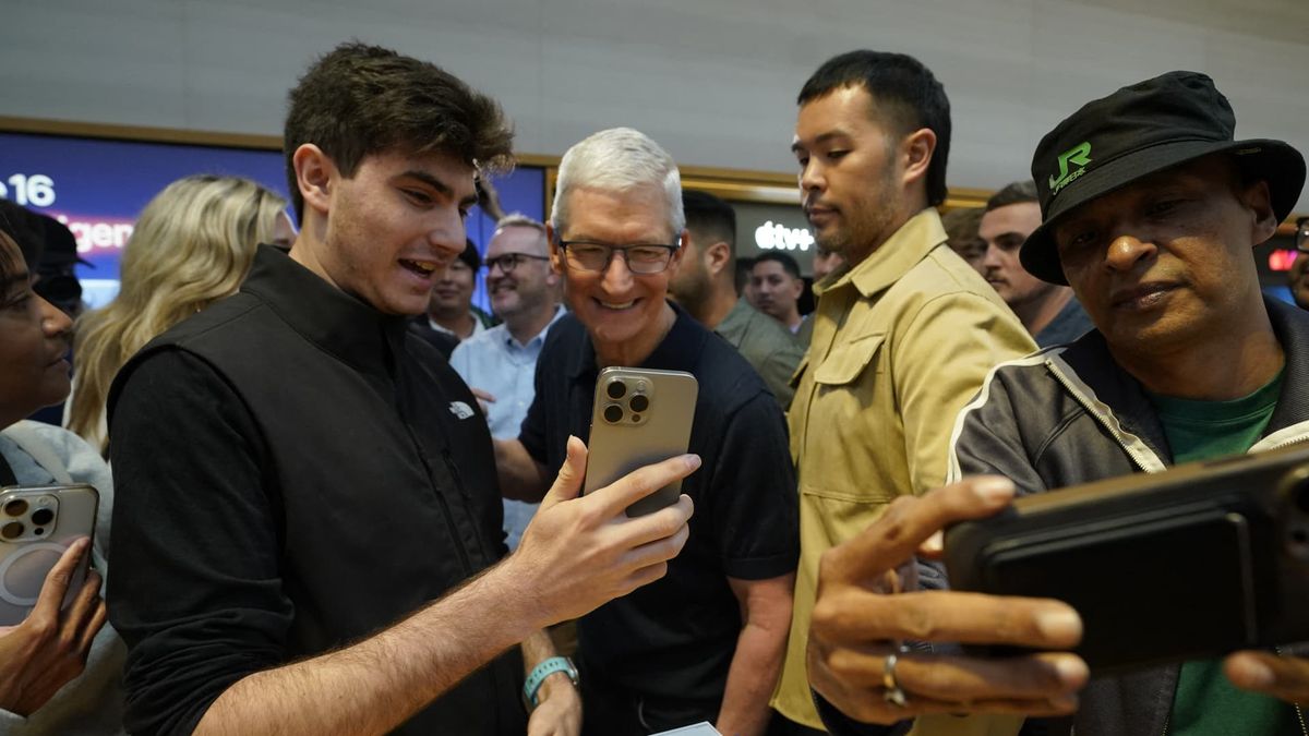 Apple’s services unit is now a 0 billion a year juggernaut after ‘phenomenal’ growth