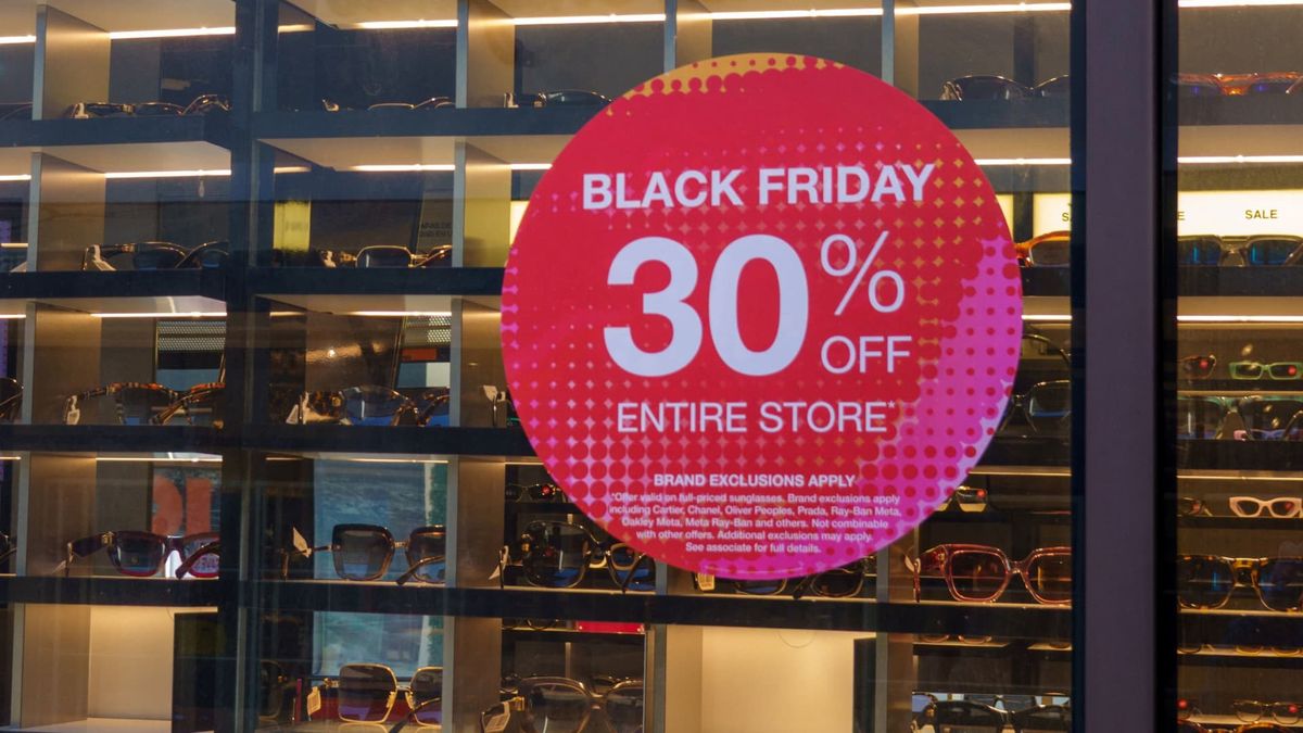 CME disruption, Black Friday, the K-beauty boom and more in Morning Squawk