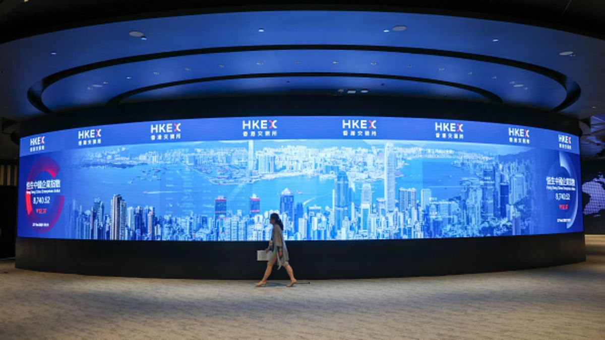 Mainland Chinese investors snap up a record amount of Hong Kong stocks to play AI