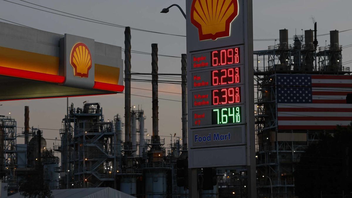 U.S. oil prices will exceed Iran wartime high to above 5 as conflict drags on, Kalshi traders say
