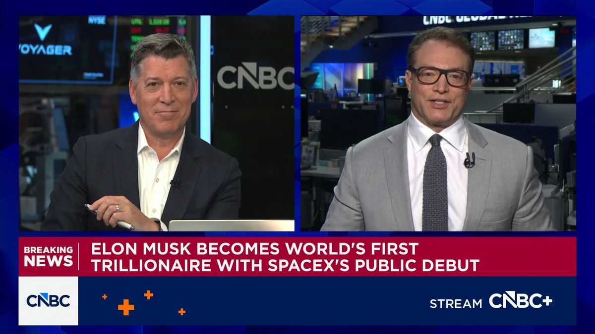 Elon Musk becomes world's first trillionaire as SpaceX begins trading on the Nasdaq 1 Elon Musk becomes the world's first trillionaire with SpaceX debut