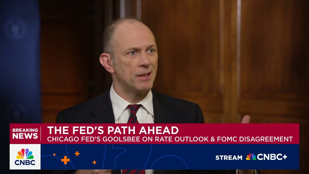 Fed's Goolsbee says he's uncomfortable front-loading too many rate cuts 1 Chicago Fed's Goolsbee: Uncomfortable with front-loading rate cuts assuming inflation is transitory
