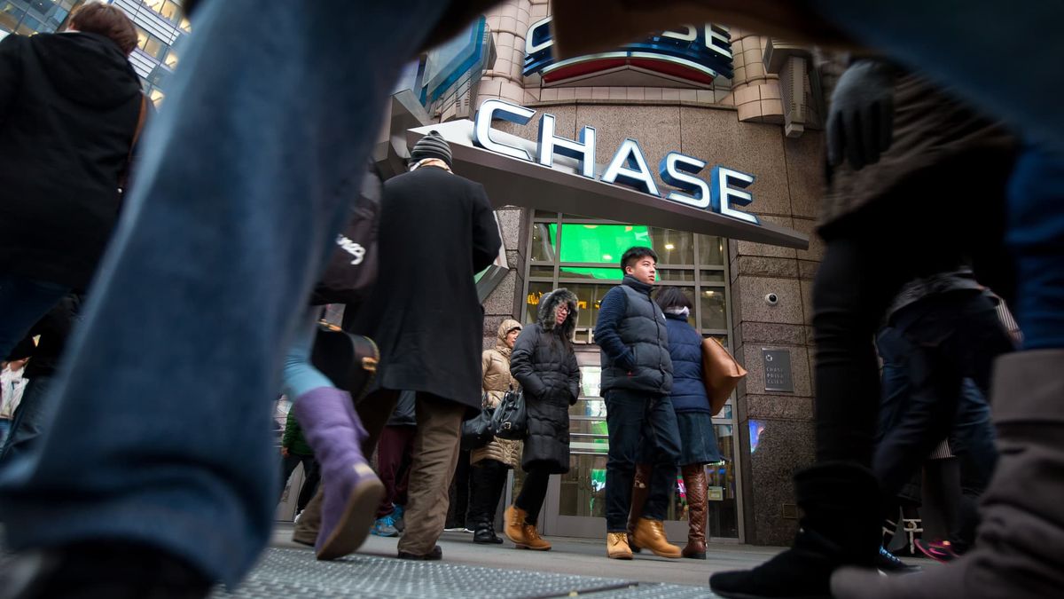 Big banks have drastically cut overdraft fees, but customers still paid .2 billion last year Big banks have drastically cut overdraft fees, but customers still paid .2 billion last year