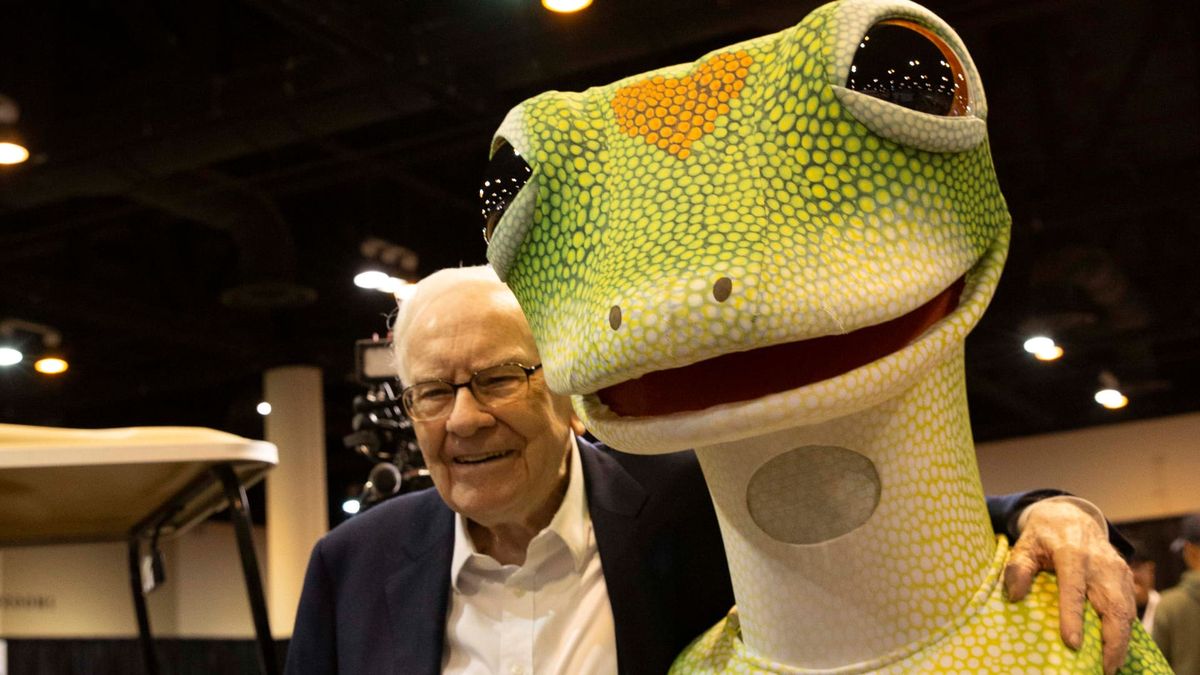 Buffett’s Berkshire Hathaway gains as insurance lifts first-quarter profit and cash nears 0 billion