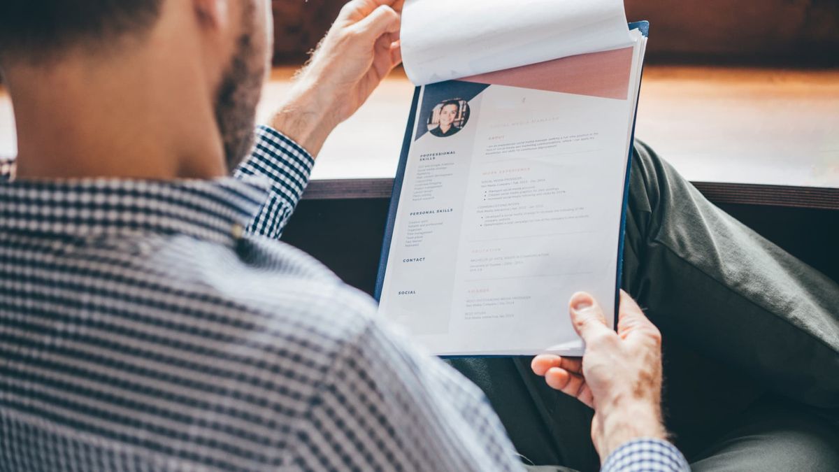 AI headshots are changing the way job seekers are seen and get hired in tough labor market AI headshots are changing the way job seekers are seen and get hired in tough labor market