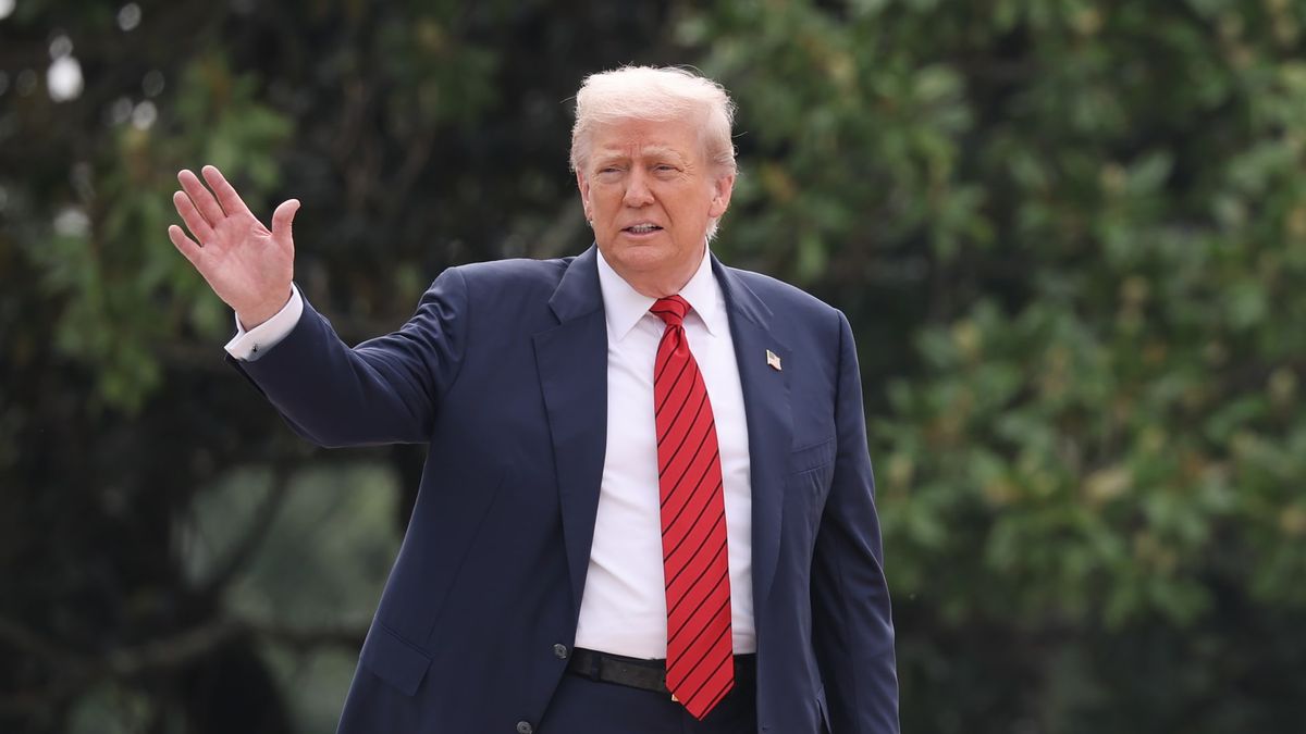 Trump signs order allowing alternative assets like cryptocurrencies, private equity in 401(k)s