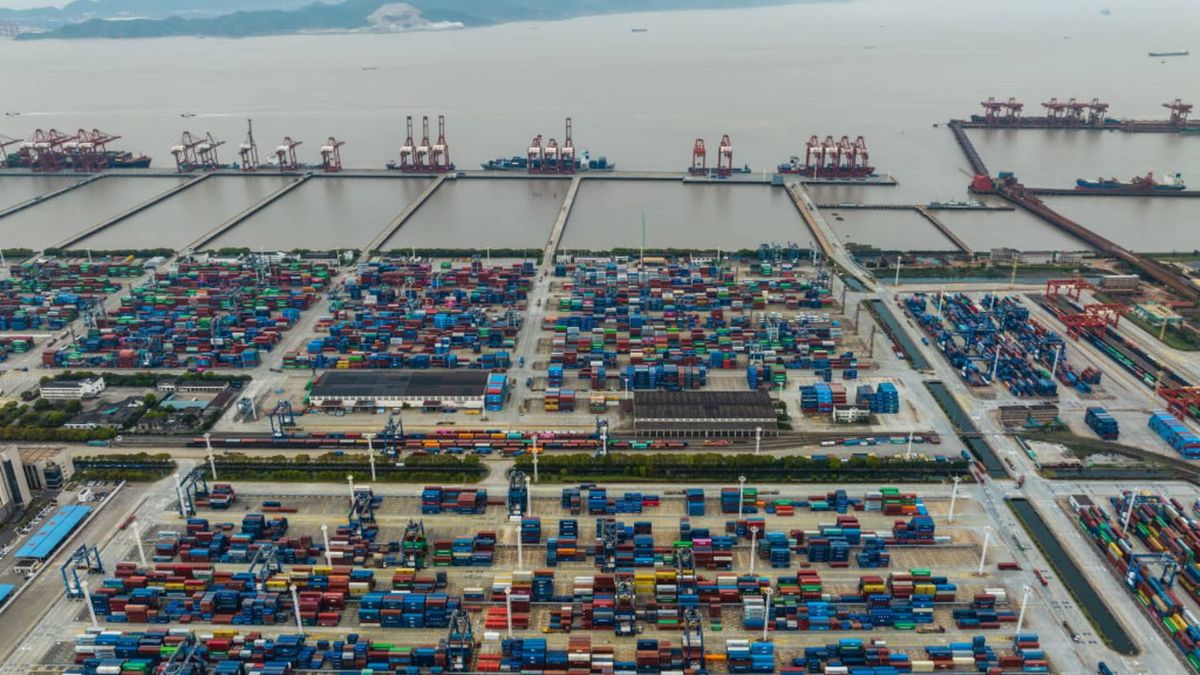 Container explodes on cargo ship at China’s key Ningbo port Container explodes on cargo ship at China’s key Ningbo port