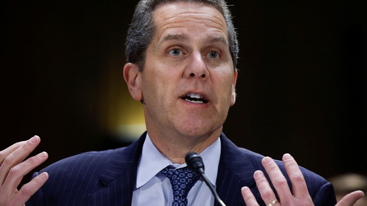Federal Reserve unveils toned-down banking regulations in victory for Wall Street Federal Reserve unveils toned-down banking regulations in victory for Wall Street