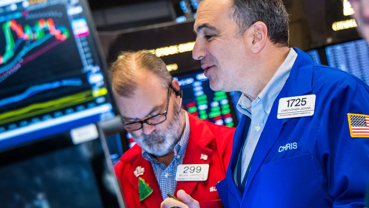 Treasury yields are flat as investors digest jobless claims data