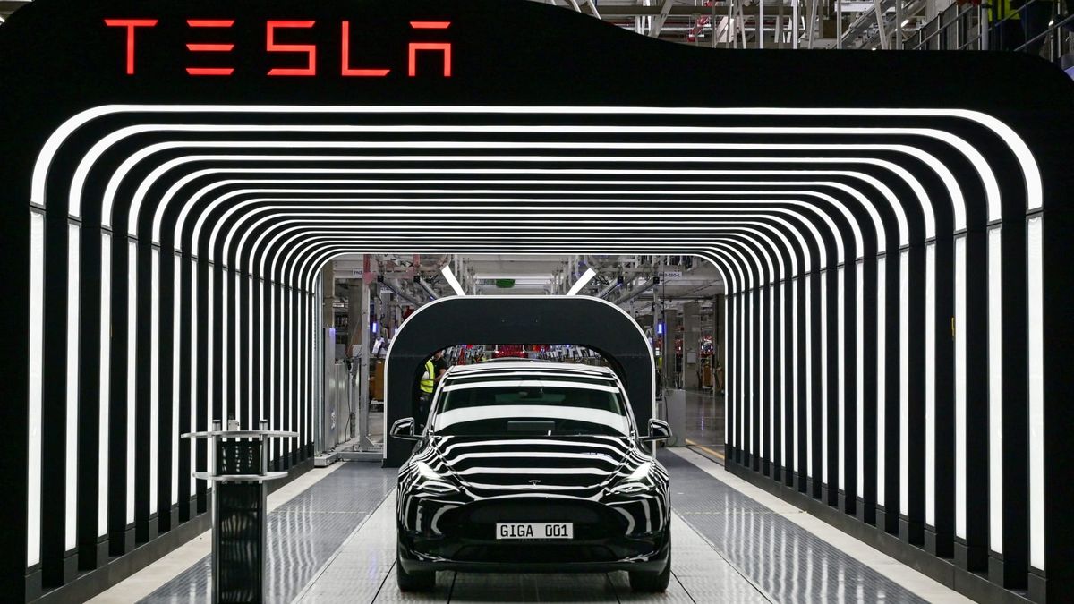 Elon Musk says Tesla robotaxi rides in Austin ‘tentatively’ set to begin June 22