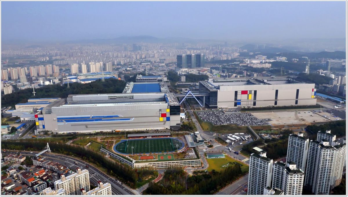 Samsung Electronics expects third quarter profit to plunge 78% but shares surge 1 We went inside Samsung's global headquarters in South Korea