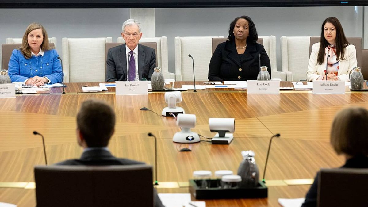 Divided Fed OKs rule to ease capital requirements for big Wall Street banks Divided Fed OKs rule to ease capital requirements for big Wall Street banks
