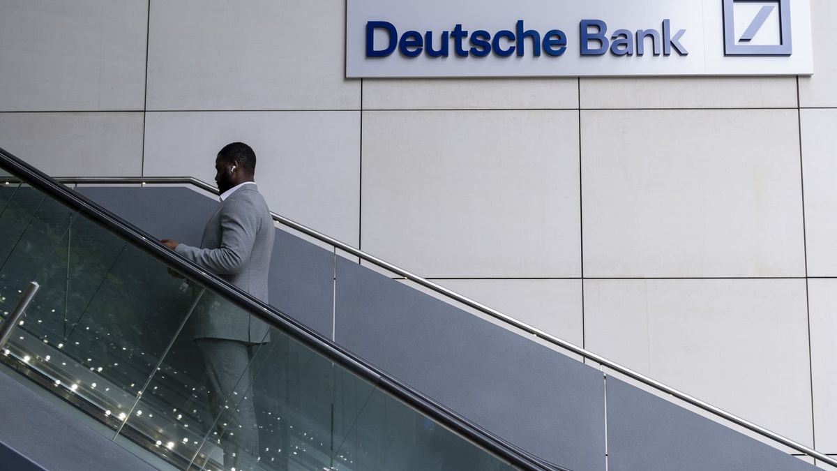 Deutsche Bank shares drop 5% after quarterly profit falls, cost target scrapped