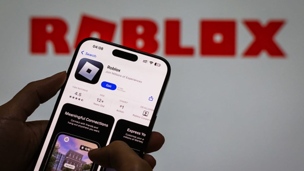Roblox plummets 12% on disappointing bookings, daily active users miss