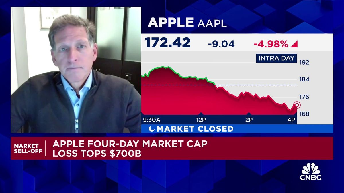 Apple is left without a life raft as Trump’s China trade war intensifies, analysts warn 1 Apple isn't able to quickly shift production to the U.S., says MoffettNathanson's Craig Moffett