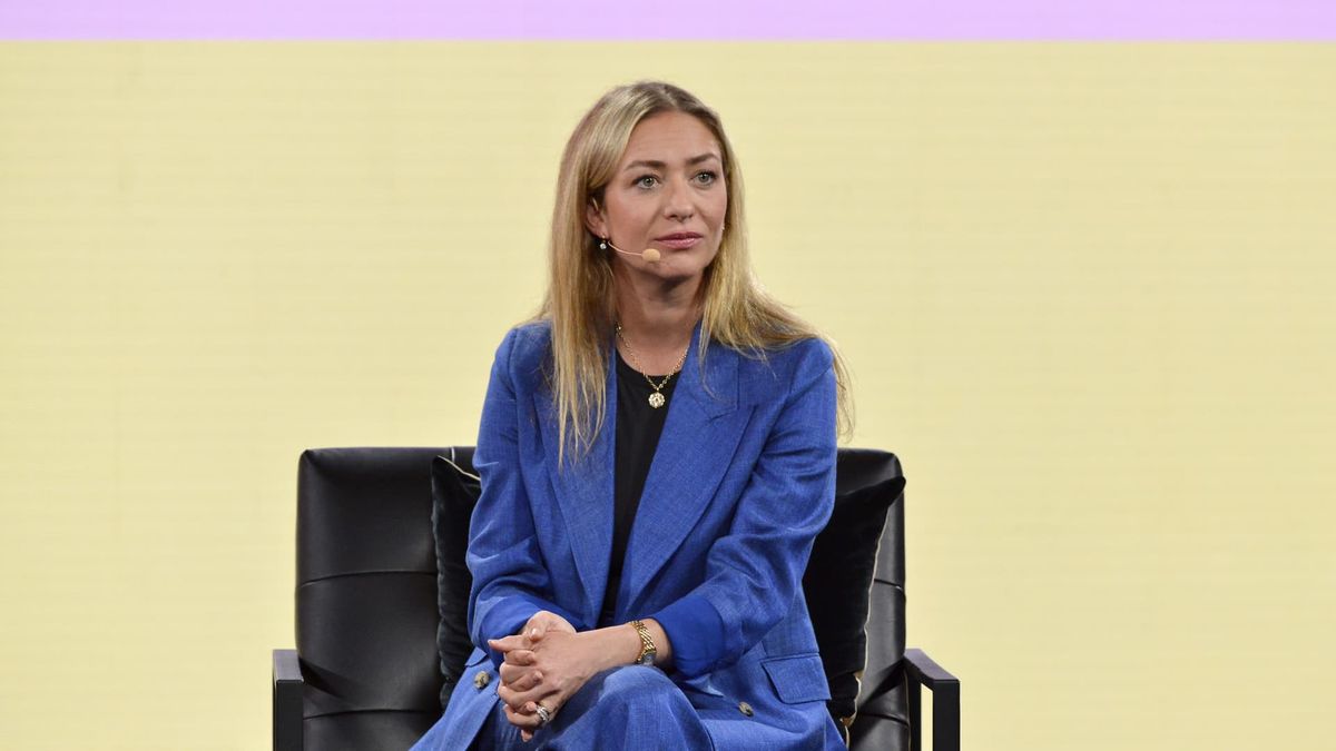 Bumble jumps 15% as dating company plans to axe 30% of workforce Bumble jumps 15% as dating company plans to axe 30% of workforce